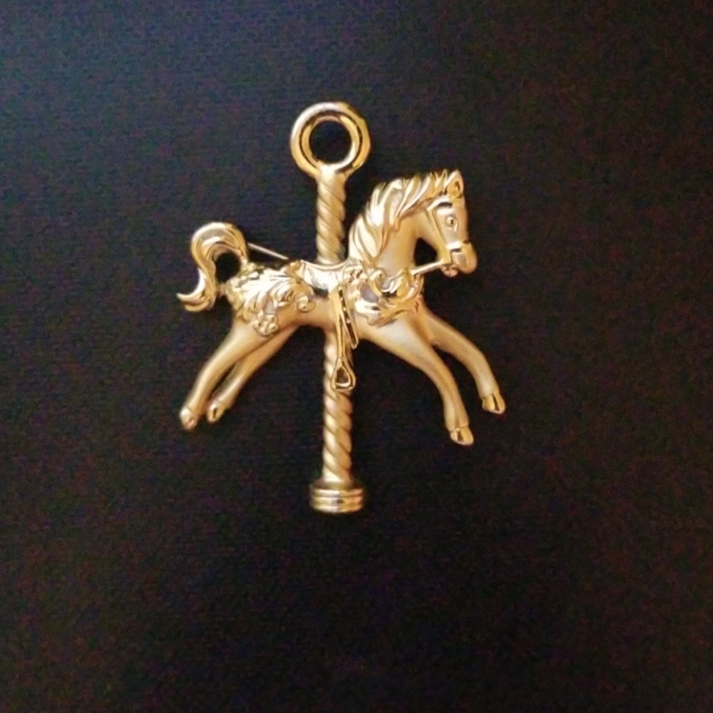 Horse carousel brooch